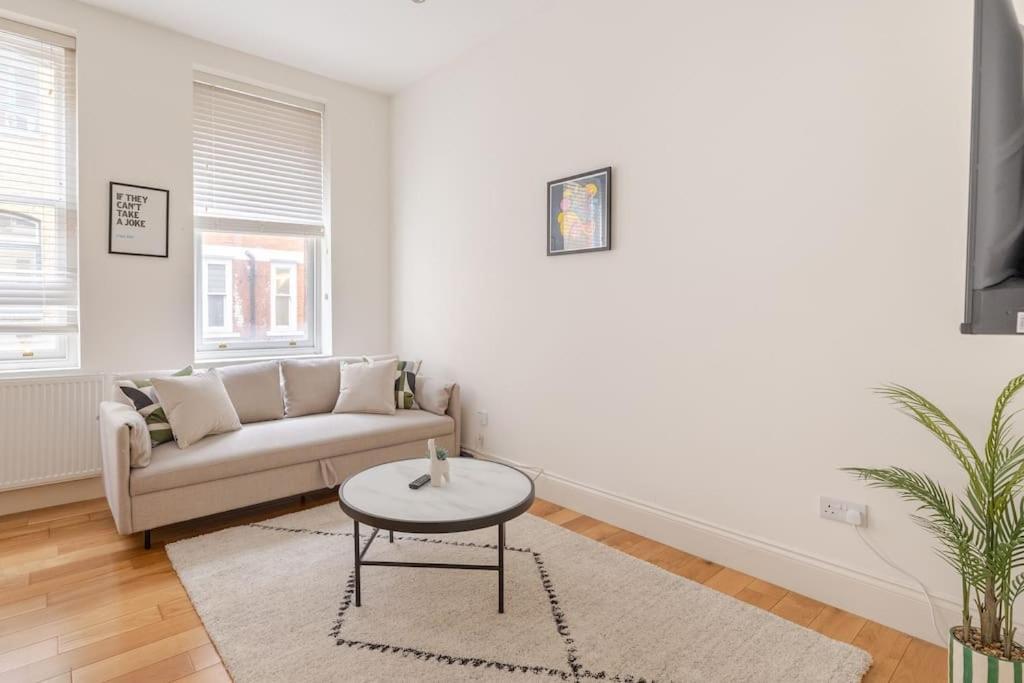 Apartamento Beautiful 1 Bed Flat 2 Minute Walk To Camden Station Londres Exterior foto